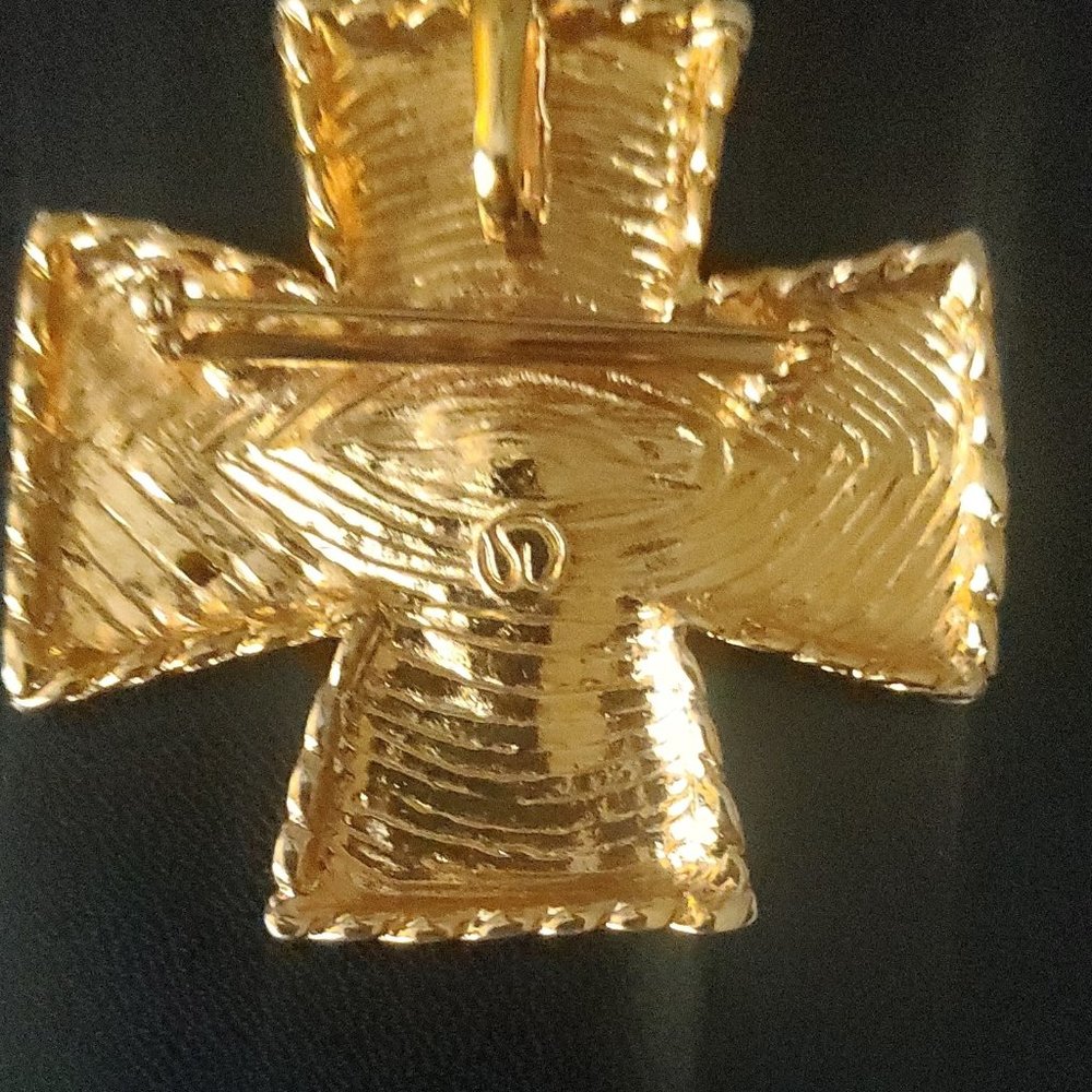Signed St John Vintage Brooch Cross Black/Gold & St John Gold Hoop Clip earrings - Picture 4 of 7